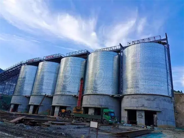 咸宁螺旋咬口钢板仓施工现场